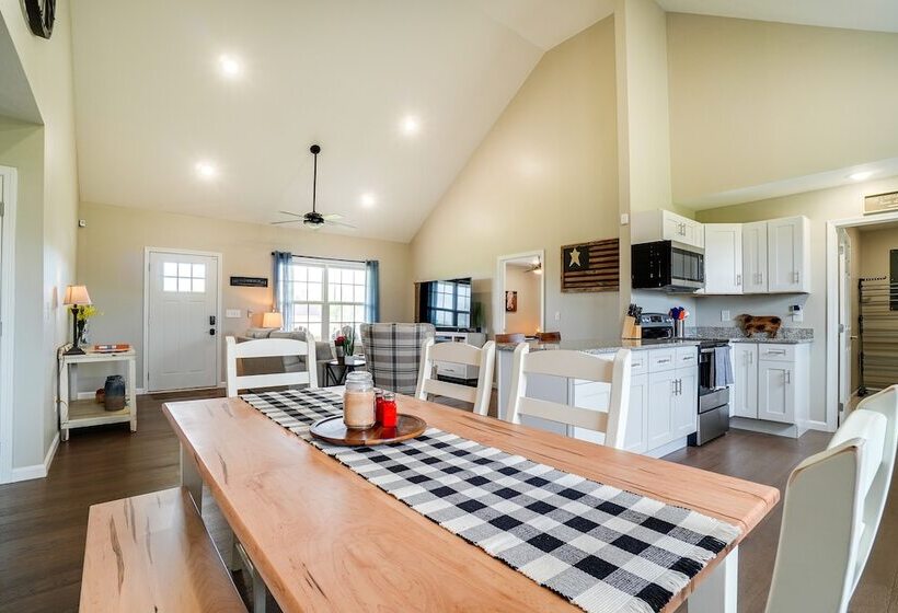 Near State Parks & Dtwn: Quaint Sparta Home!