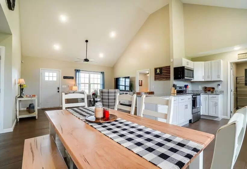 Near State Parks & Dtwn: Quaint Sparta Home!