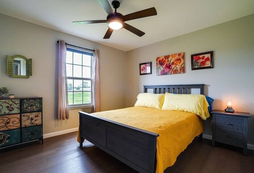 Near State Parks & Dtwn: Quaint Sparta Home!