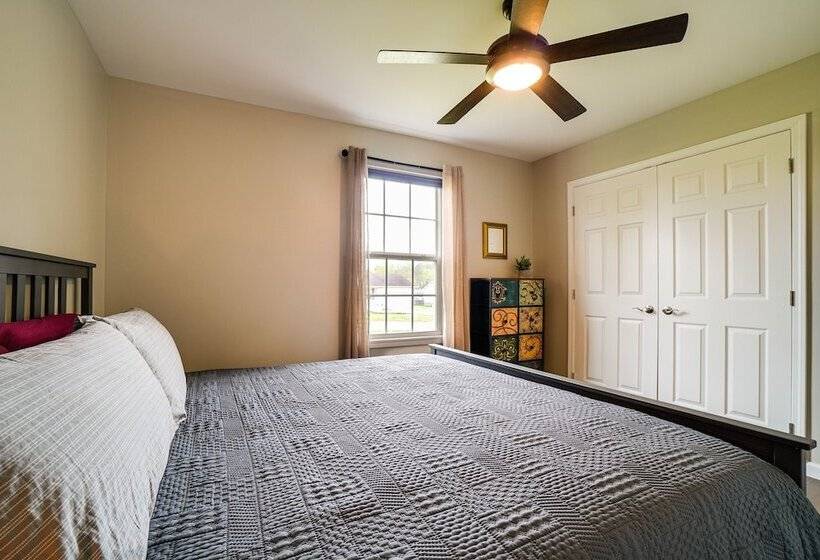 Near State Parks & Dtwn: Quaint Sparta Home!