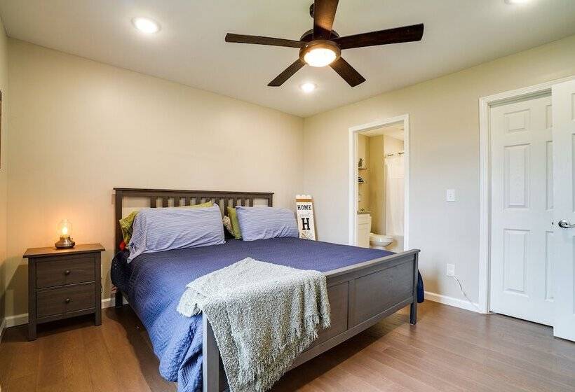 Near State Parks & Dtwn: Quaint Sparta Home!