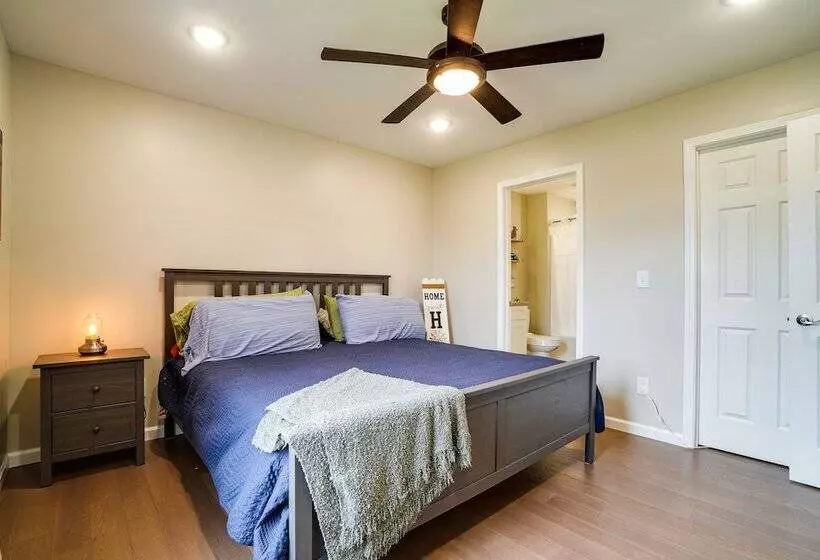 Near State Parks & Dtwn: Quaint Sparta Home!