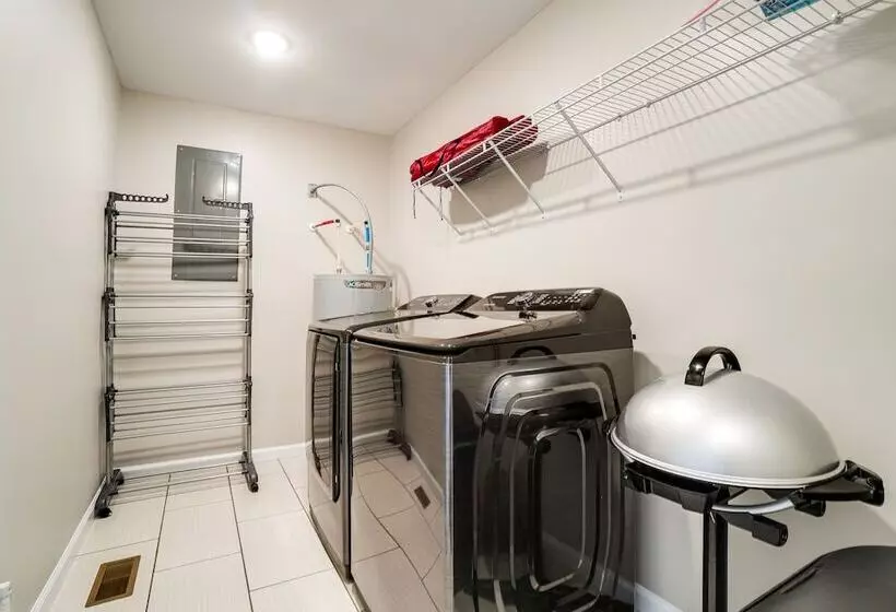 Near State Parks & Dtwn: Quaint Sparta Home!