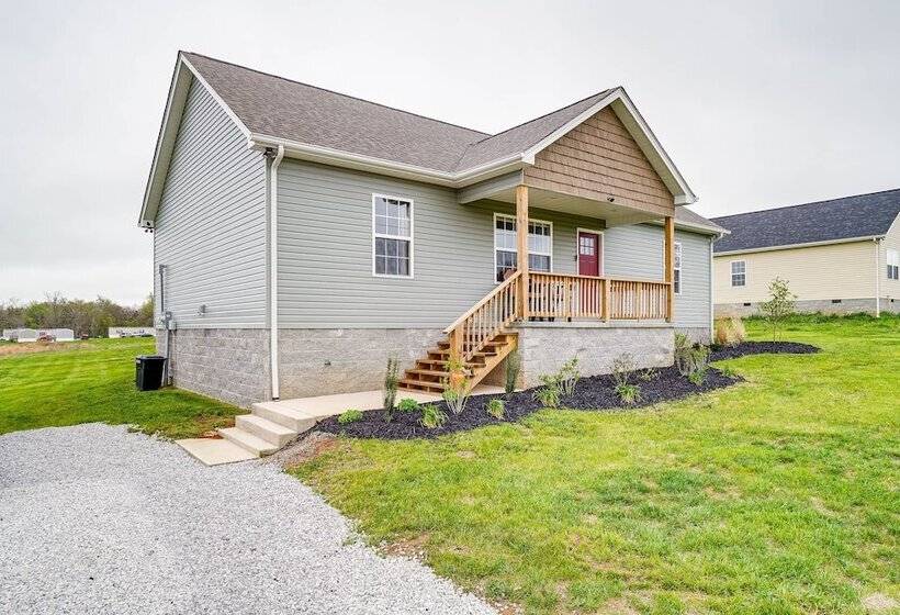 Near State Parks & Dtwn: Quaint Sparta Home!