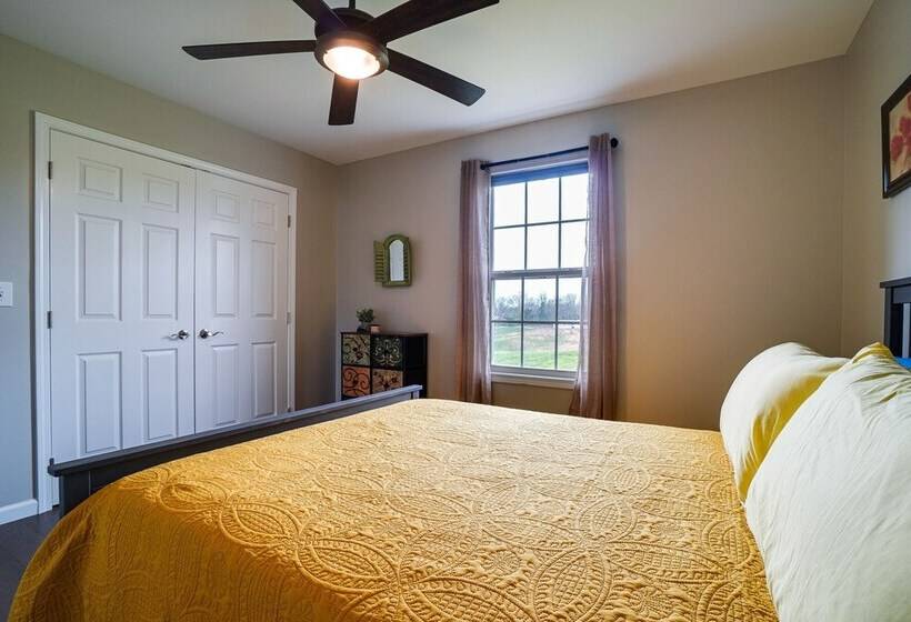 Near State Parks & Dtwn: Quaint Sparta Home!