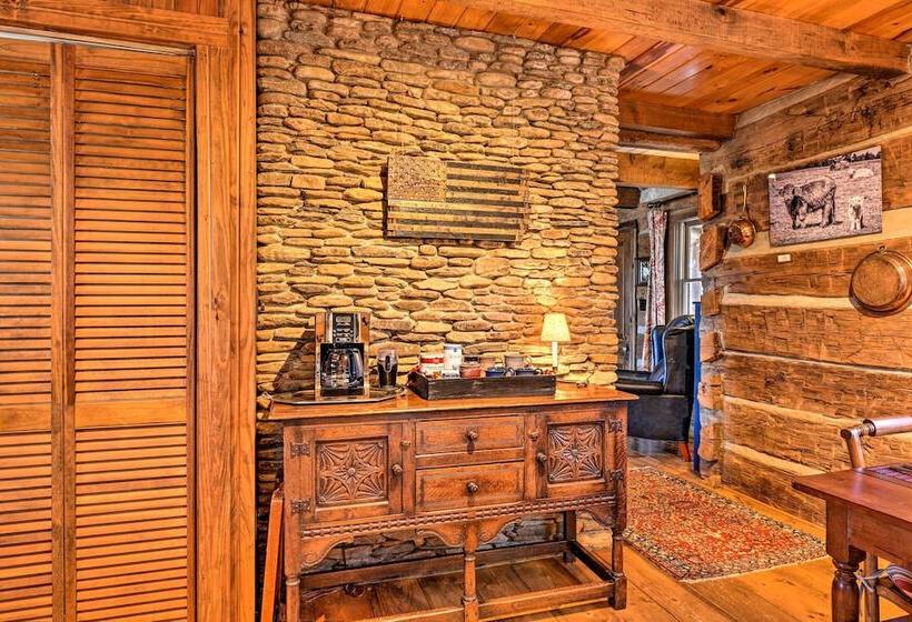 Cabin Near Boone W/ Hot Tub & Mountain Views