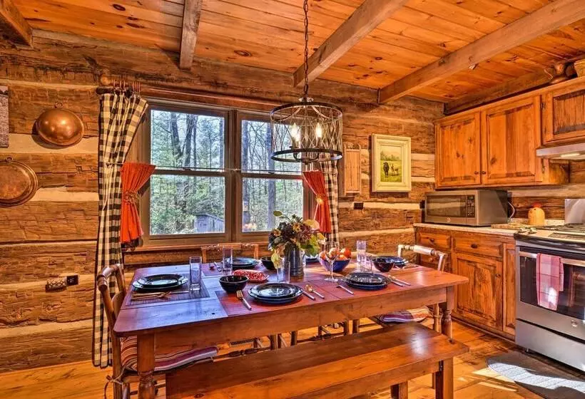 Cabin Near Boone W/ Hot Tub & Mountain Views