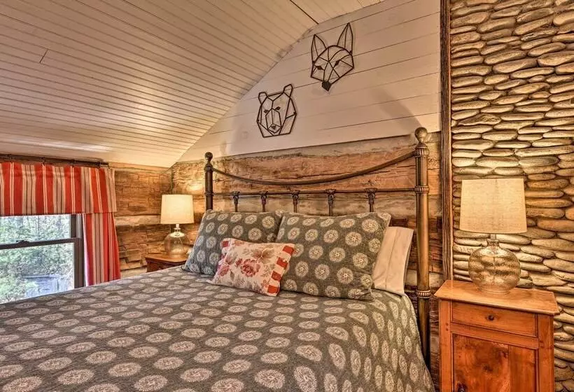 Cabin Near Boone W/ Hot Tub & Mountain Views