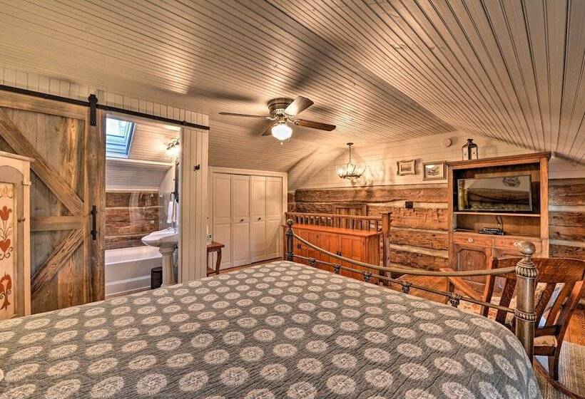 Cabin Near Boone W/ Hot Tub & Mountain Views