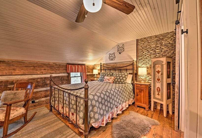 Cabin Near Boone W/ Hot Tub & Mountain Views