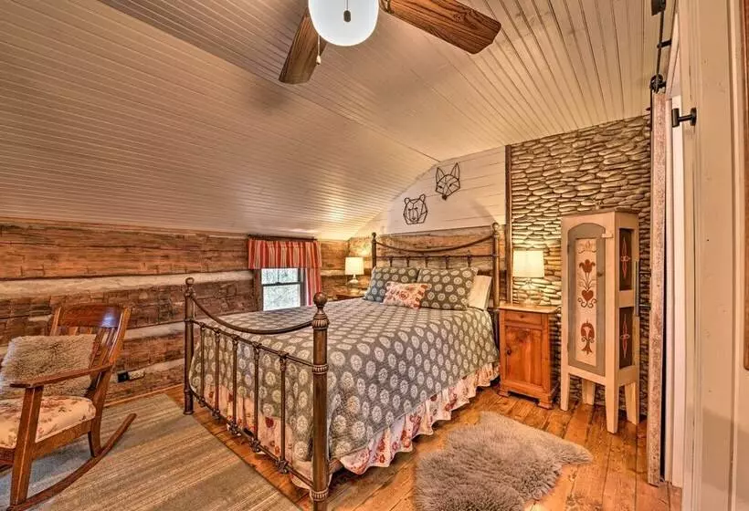 Cabin Near Boone W/ Hot Tub & Mountain Views