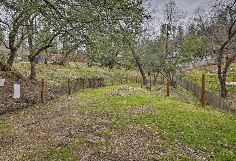 Sonora Cabin W/ Deck + Private Yard!