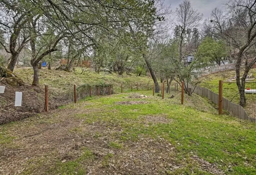 Sonora Cabin W/ Deck + Private Yard!