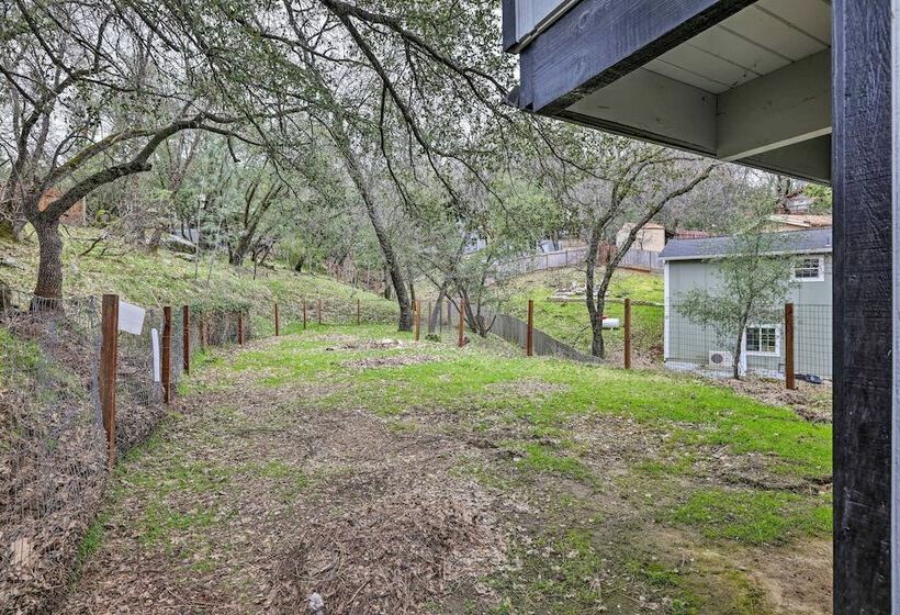 Sonora Cabin W/ Deck + Private Yard!