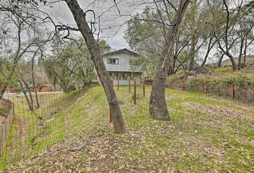 Sonora Cabin W/ Deck + Private Yard!