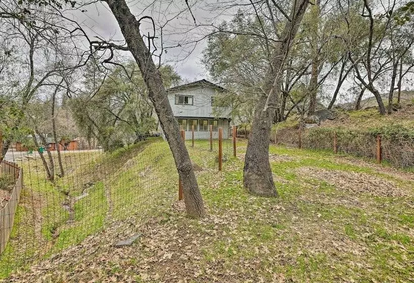 Sonora Cabin W/ Deck + Private Yard!