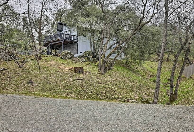 Sonora Cabin W/ Deck + Private Yard!