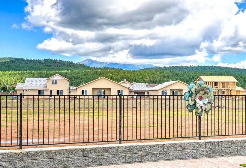 Spacious Bellemont Cabin W/ Jacuzzi + Mtn View!