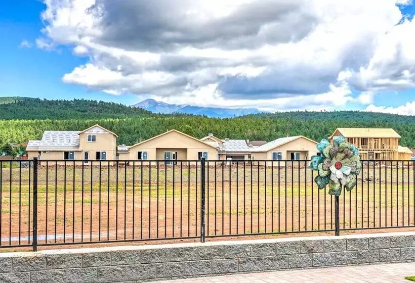 Spacious Bellemont Cabin W/ Jacuzzi + Mtn View!