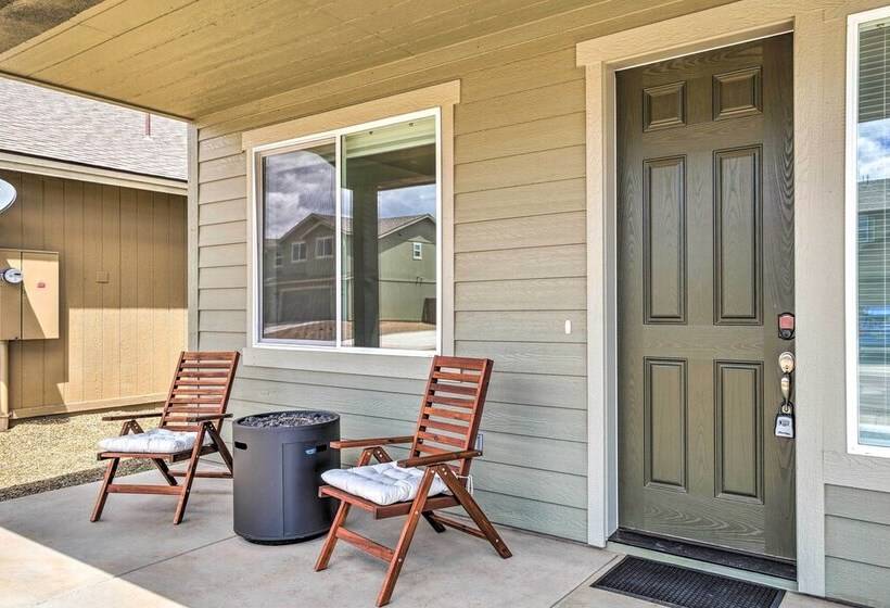 Spacious Bellemont Cabin W/ Jacuzzi + Mtn View!