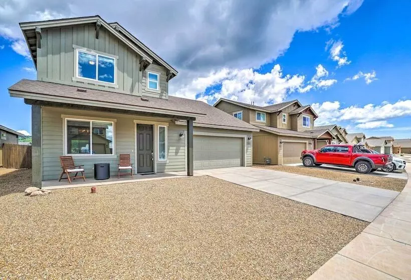 Spacious Bellemont Cabin W/ Jacuzzi + Mtn View!