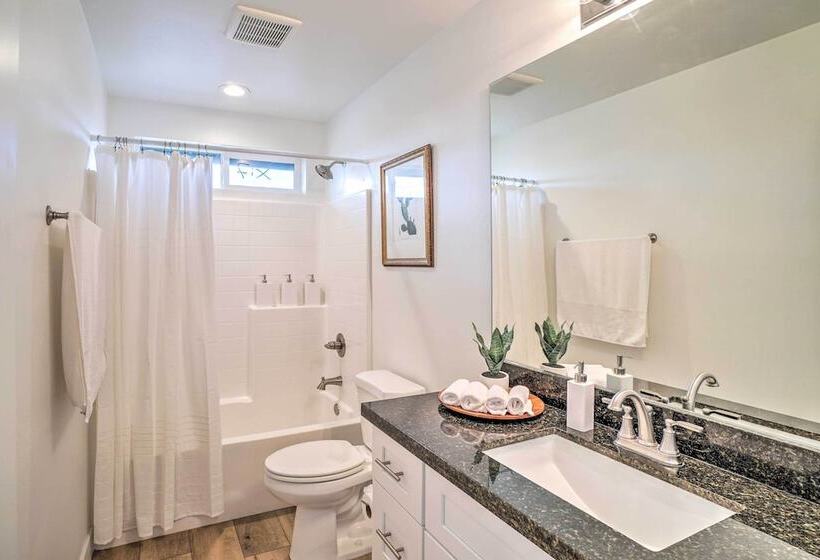 Spacious Bellemont Cabin W/ Jacuzzi + Mtn View!