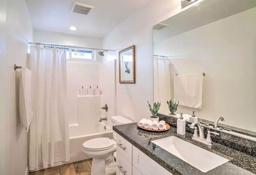 Spacious Bellemont Cabin W/ Jacuzzi + Mtn View!