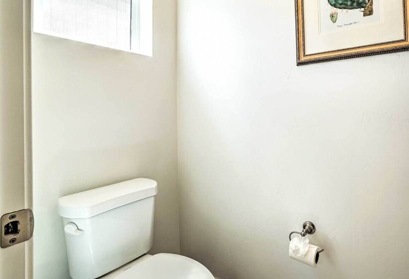 Spacious Bellemont Cabin W/ Jacuzzi + Mtn View!