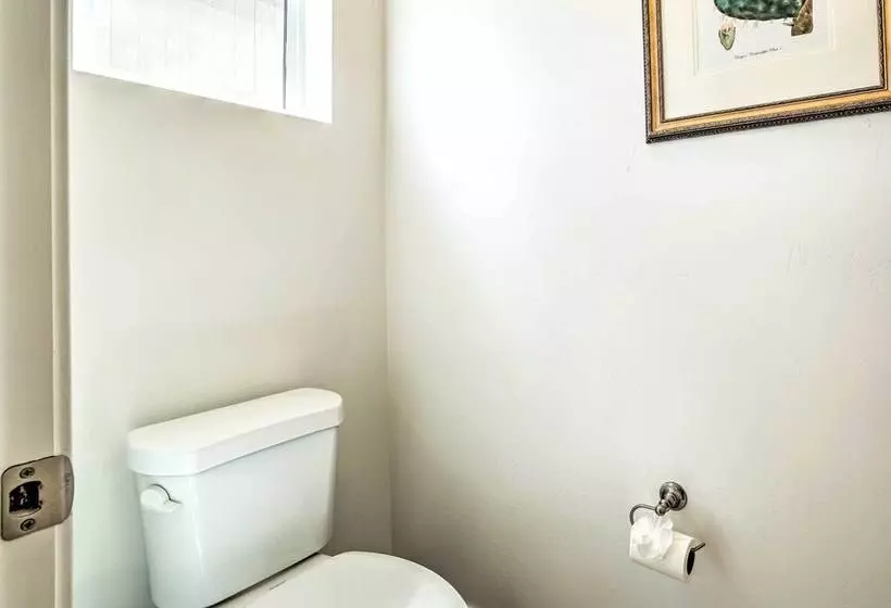 Spacious Bellemont Cabin W/ Jacuzzi + Mtn View!