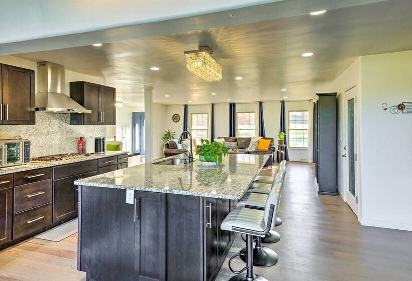 Spacious Liberty Township Home W/ Large Yard!