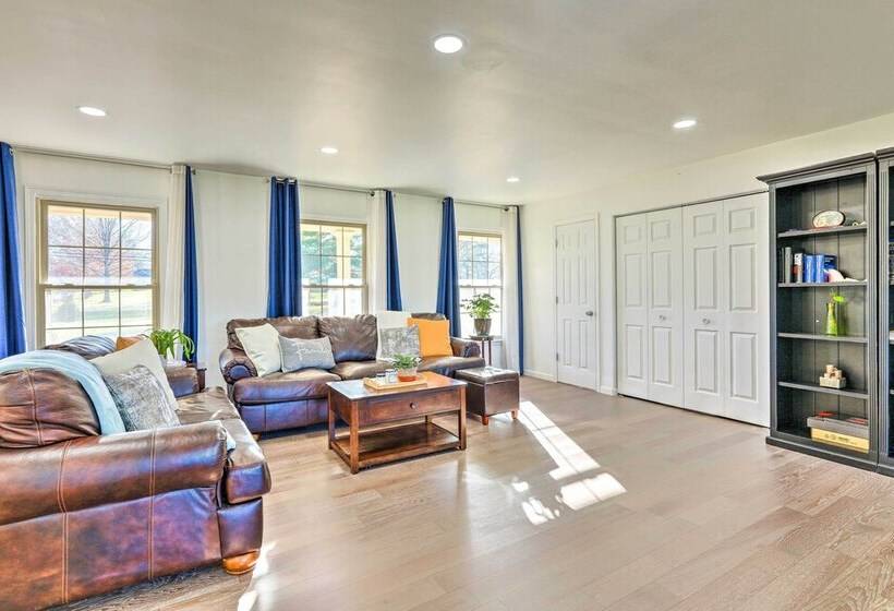 Spacious Liberty Township Home W/ Large Yard!