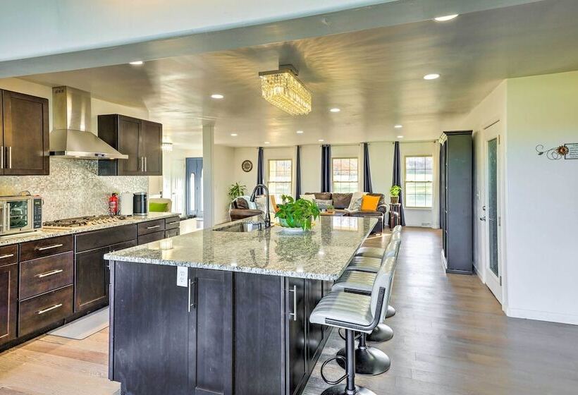 Spacious Liberty Township Home W/ Large Yard!