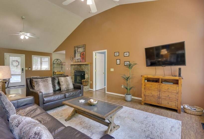 Spacious Mcgaheysville Home: Hot Tub & Pool Table!