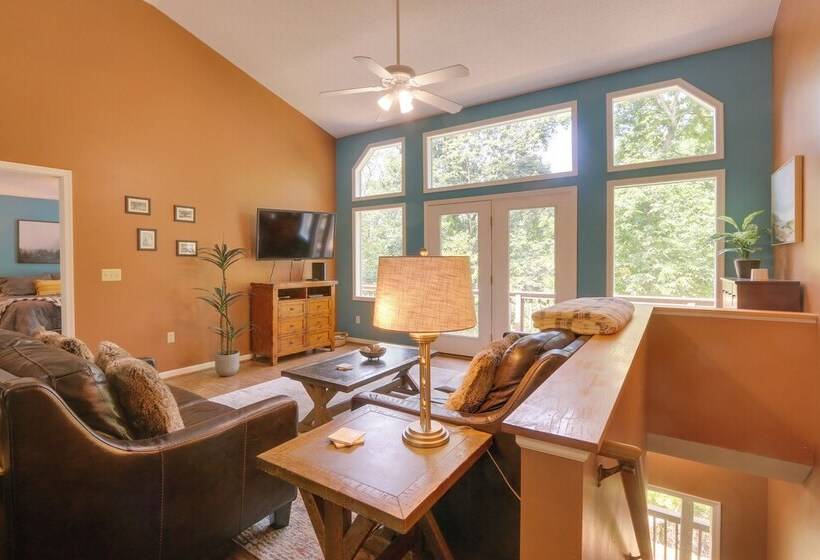 Spacious Mcgaheysville Home: Hot Tub & Pool Table!