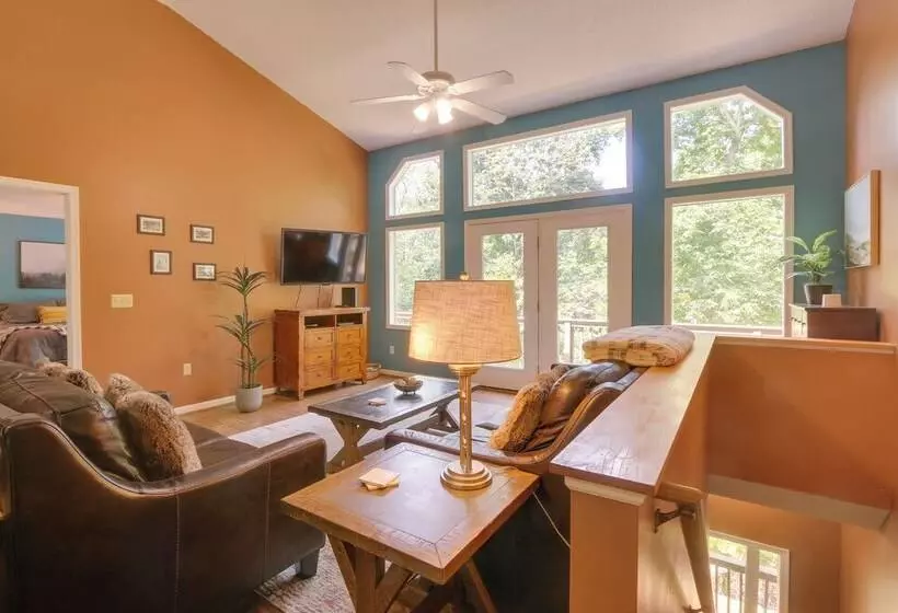 Spacious Mcgaheysville Home: Hot Tub & Pool Table!