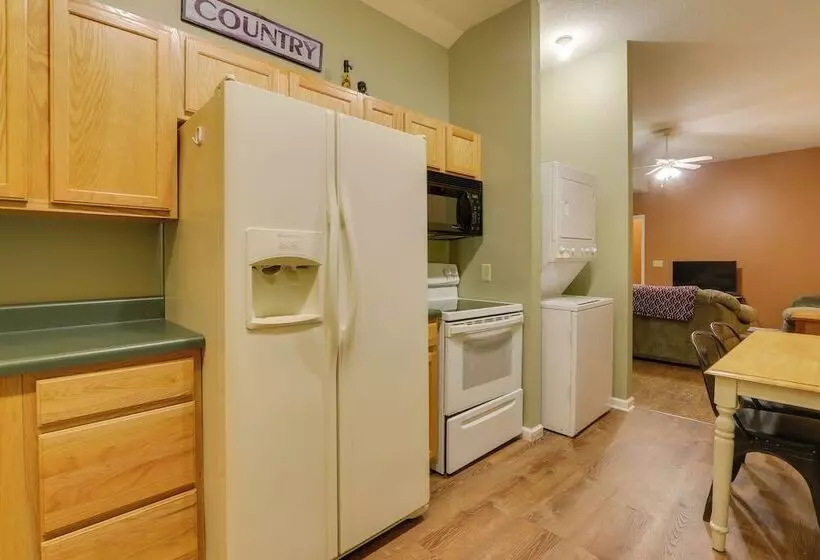 Spacious Mcgaheysville Home: Hot Tub & Pool Table!