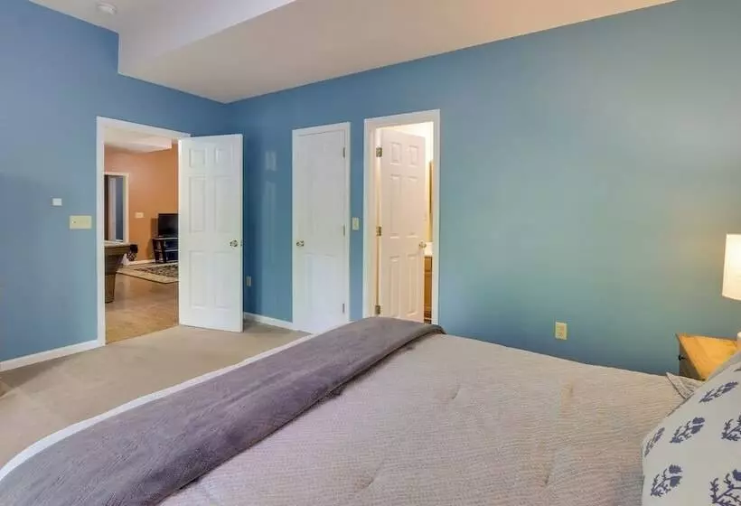 Spacious Mcgaheysville Home: Hot Tub & Pool Table!