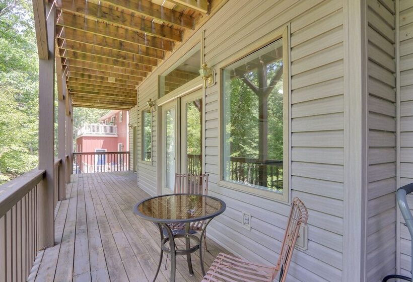 Spacious Mcgaheysville Home: Hot Tub & Pool Table!