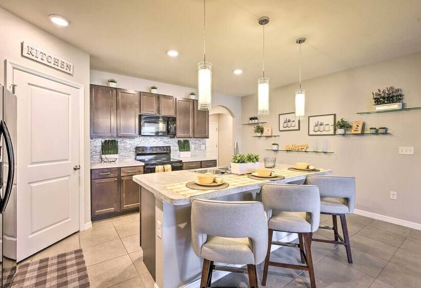 Sun City Center Home: 20 Mi To Downtown Tampa