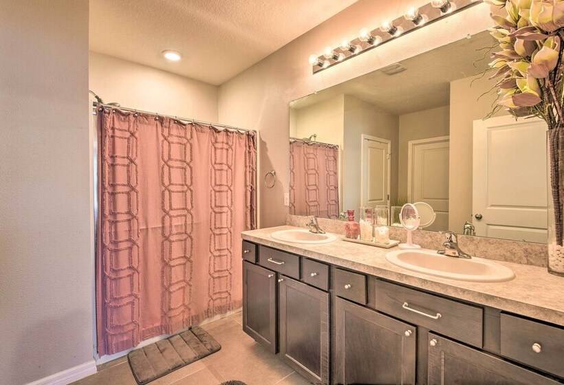 Sun City Center Home: 20 Mi To Downtown Tampa