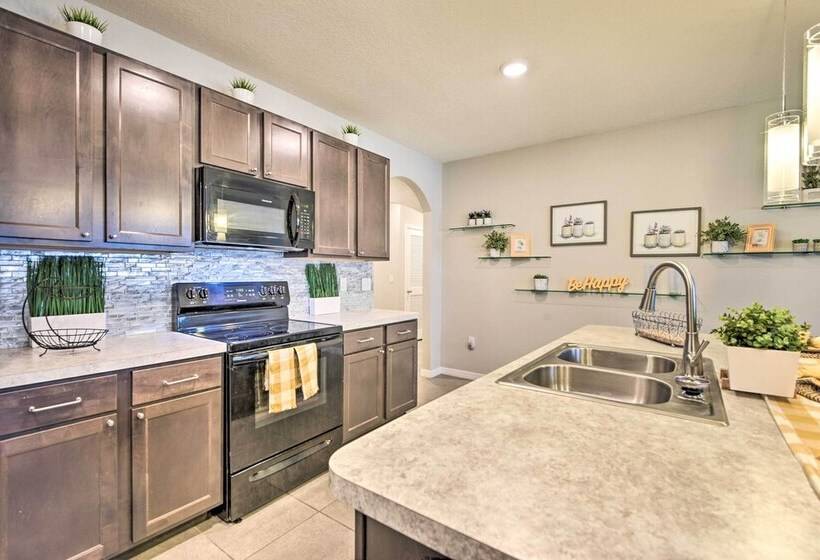Sun City Center Home: 20 Mi To Downtown Tampa