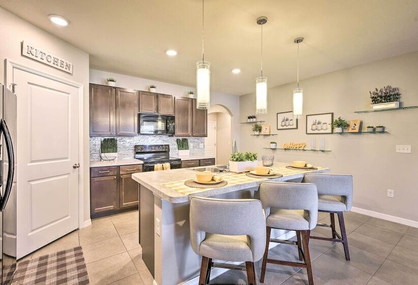 Sun City Center Home: 20 Mi To Downtown Tampa