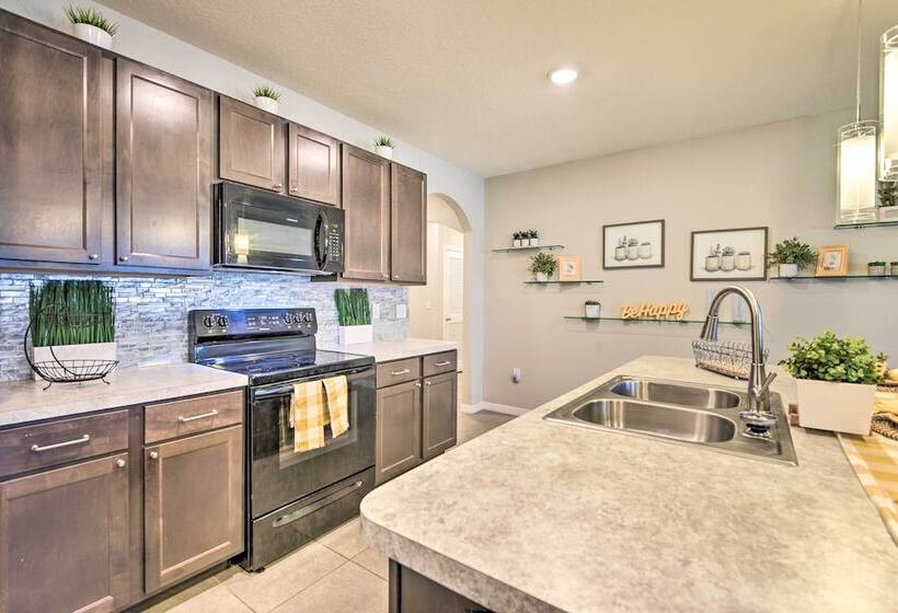 Sun City Center Home: 20 Mi To Downtown Tampa