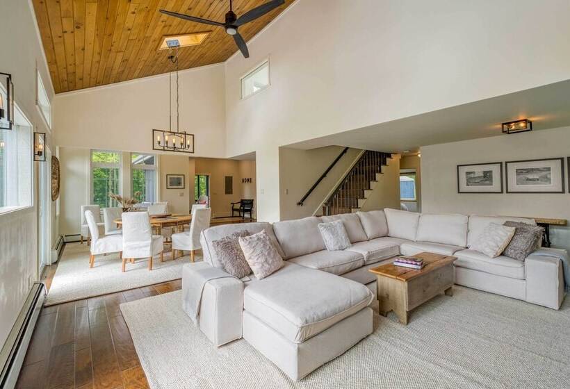 The Mountain House: Windham Retreat W/ Hot Tub!