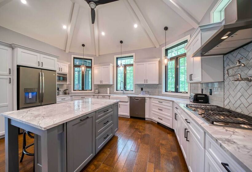 The Mountain House: Windham Retreat W/ Hot Tub!