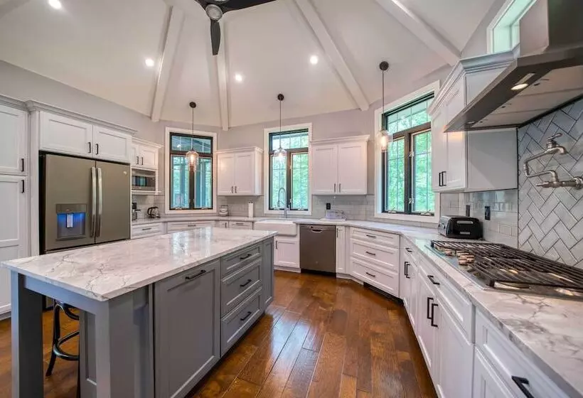 The Mountain House:  Windham Retreat W/ Hot Tub!