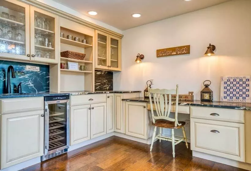 The Mountain House:  Windham Retreat W/ Hot Tub!