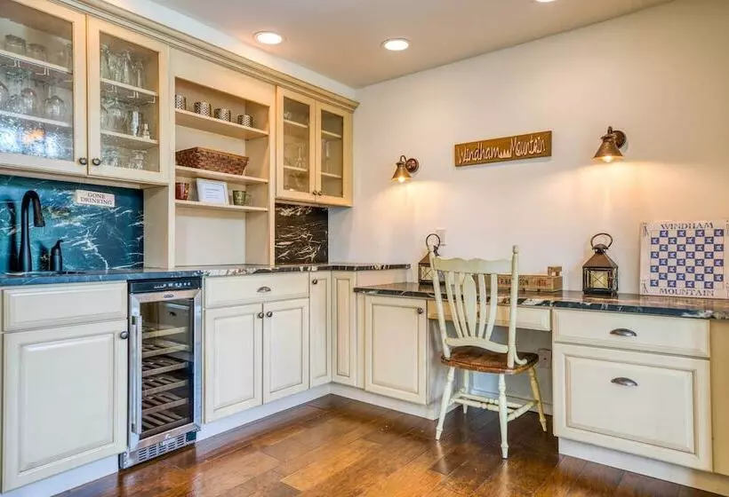 The Mountain House:  Windham Retreat W/ Hot Tub!