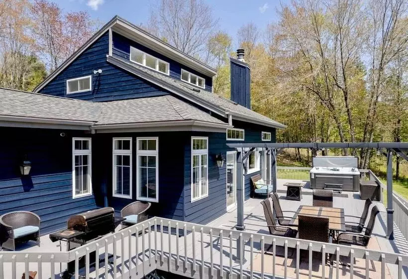 The Mountain House:  Windham Retreat W/ Hot Tub!