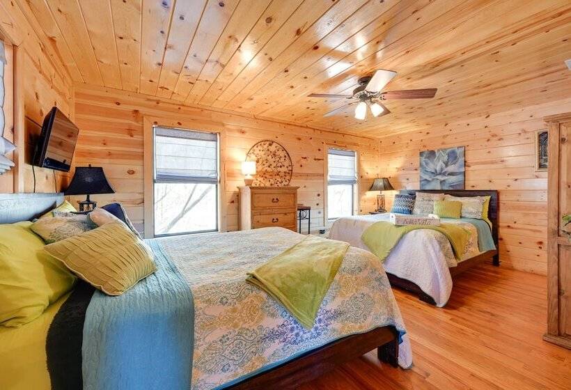 Broken Bow Cabin W/ Hot Tub & Fire Pit, Near Lake!